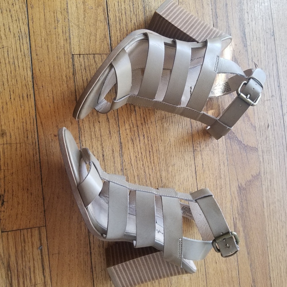 Sandal - Picture 3 of 3